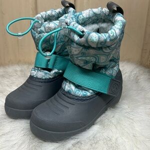 Girls size 7 Northside winter/snow boot. In like new condition. Teal and gray.